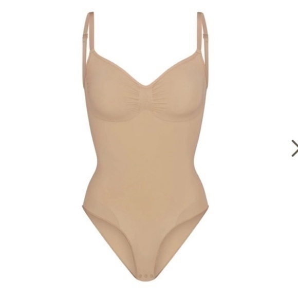 SKIMS SEAMLESS SCUPLT BRIEF BODYSUIT BEIGE CLAY SMALL